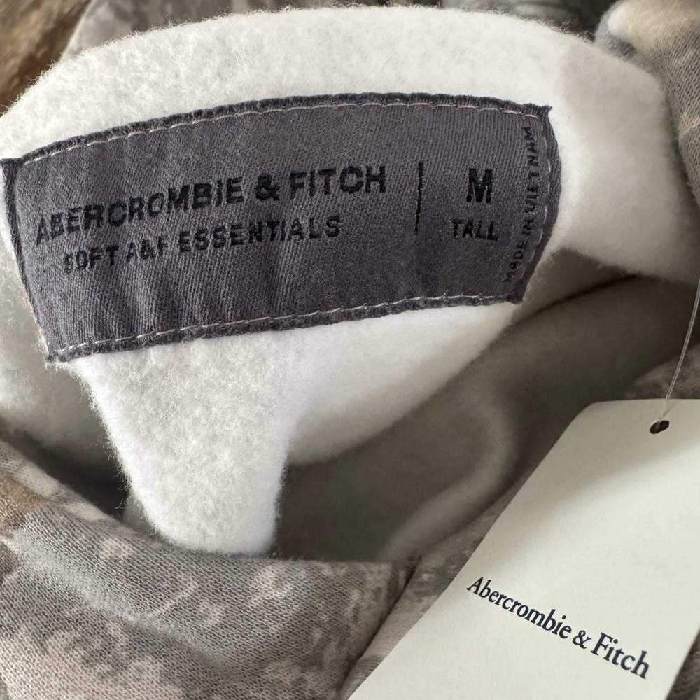 Abercrombie and Fitch Hooded Camo Sweatshirt - Picture 5 of 5
